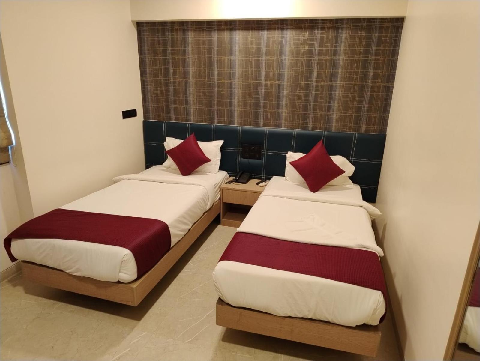 J Hotel And Banquets Mumbai Exterior foto