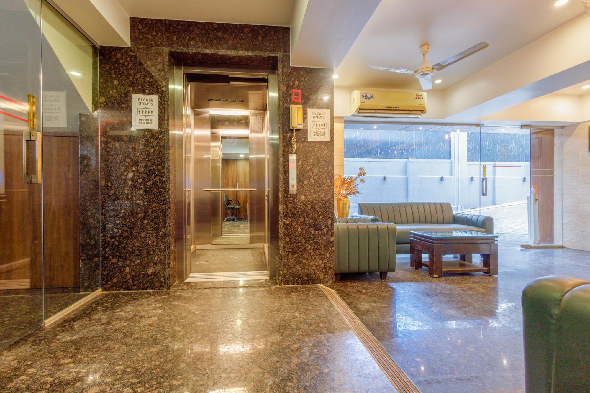 J Hotel And Banquets Mumbai Exterior foto